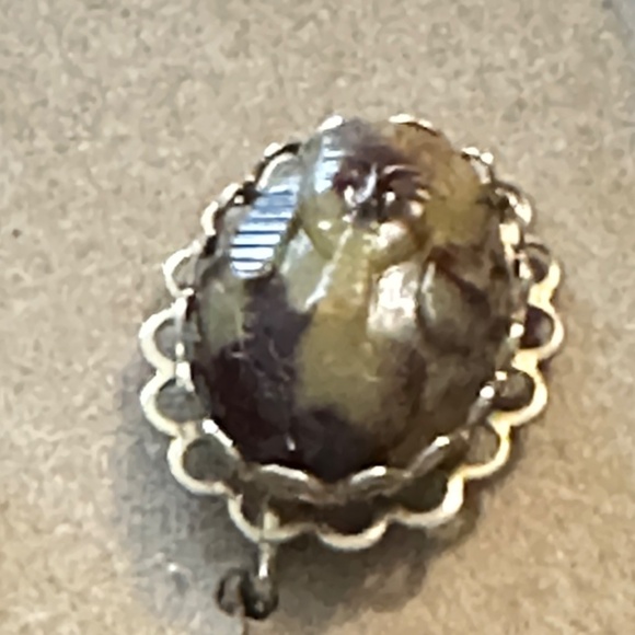 Vintage, gold tone, carved cameo of a pharaoh, clip on earrings - Picture 12 of 13